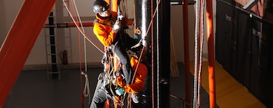 استخدام نیروی انسانی (کار در ارتفاع- دسترسی باطناب) ROPE ACCESS - تصویر 1