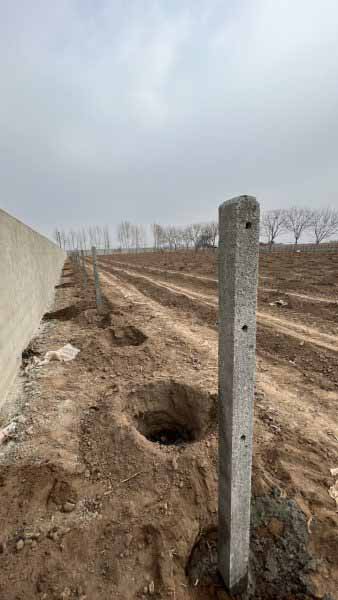 ‎تیرک بتنی پرسی دستگاهی جهت فنس کشی - تصویر 2