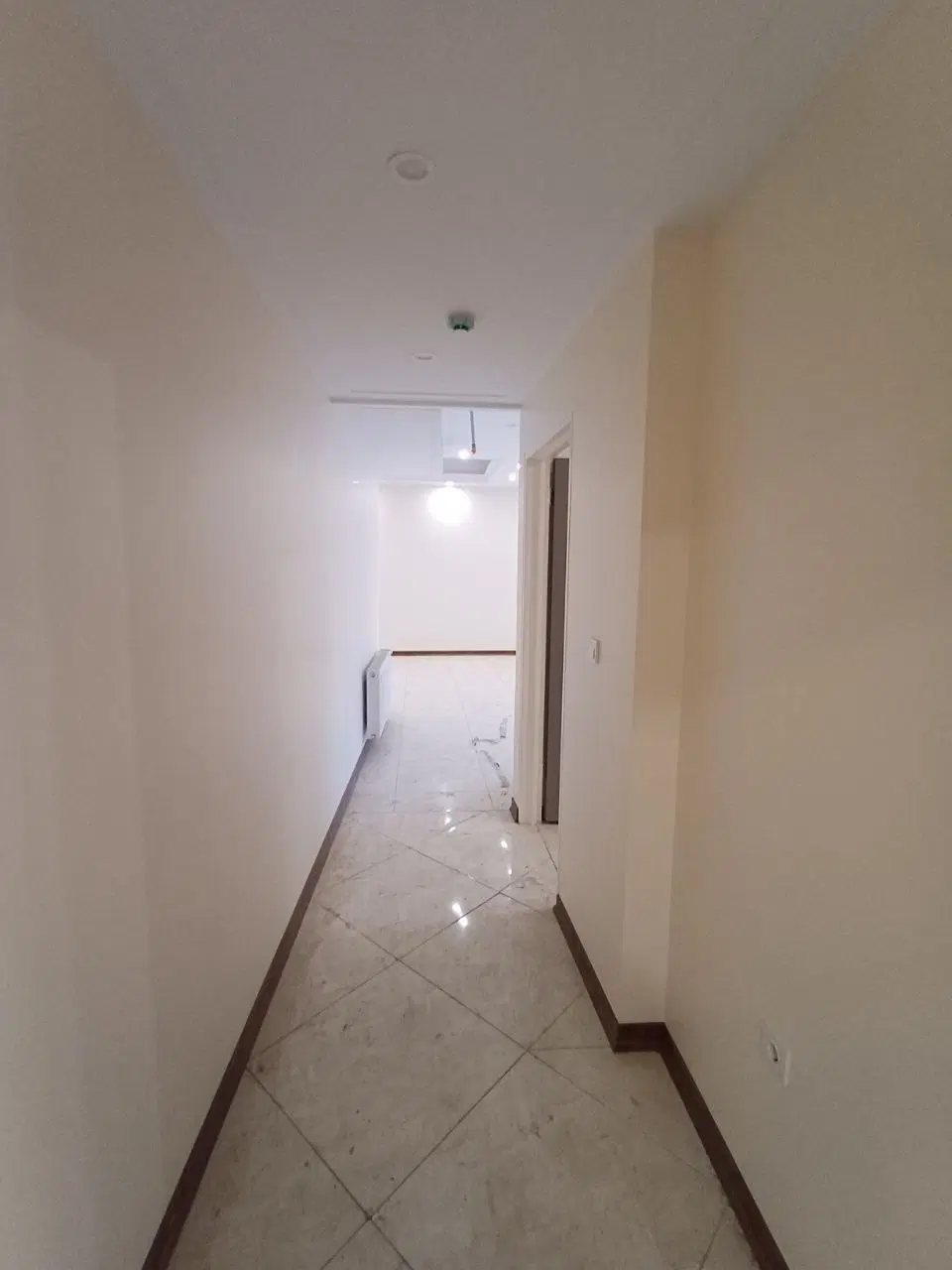 اپارتمان نوساز ۹۴متر عشرت اباد - تصویر 6