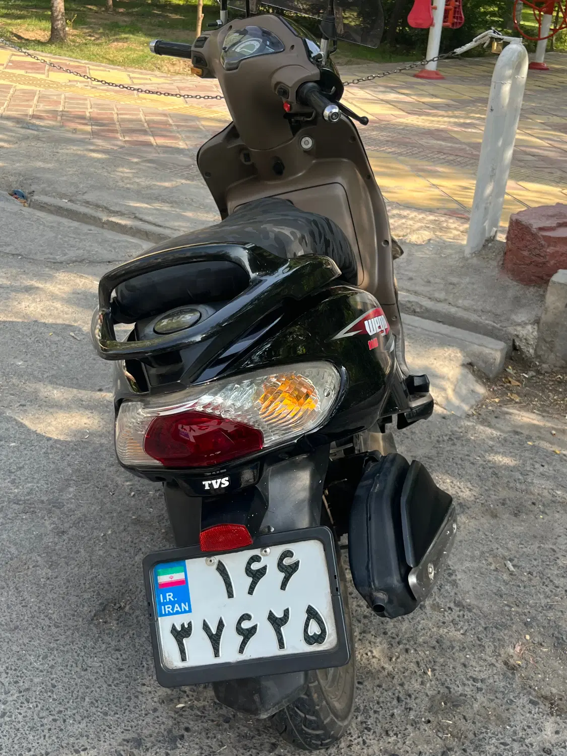 وگو ۹۷ مشکی داخل کرم - تصویر 4