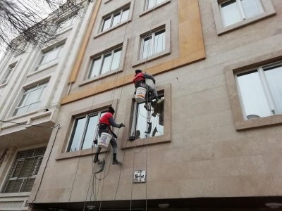 پیچ رولپلاک نما، تعمیر و خدمات نما با طناب (راپل)