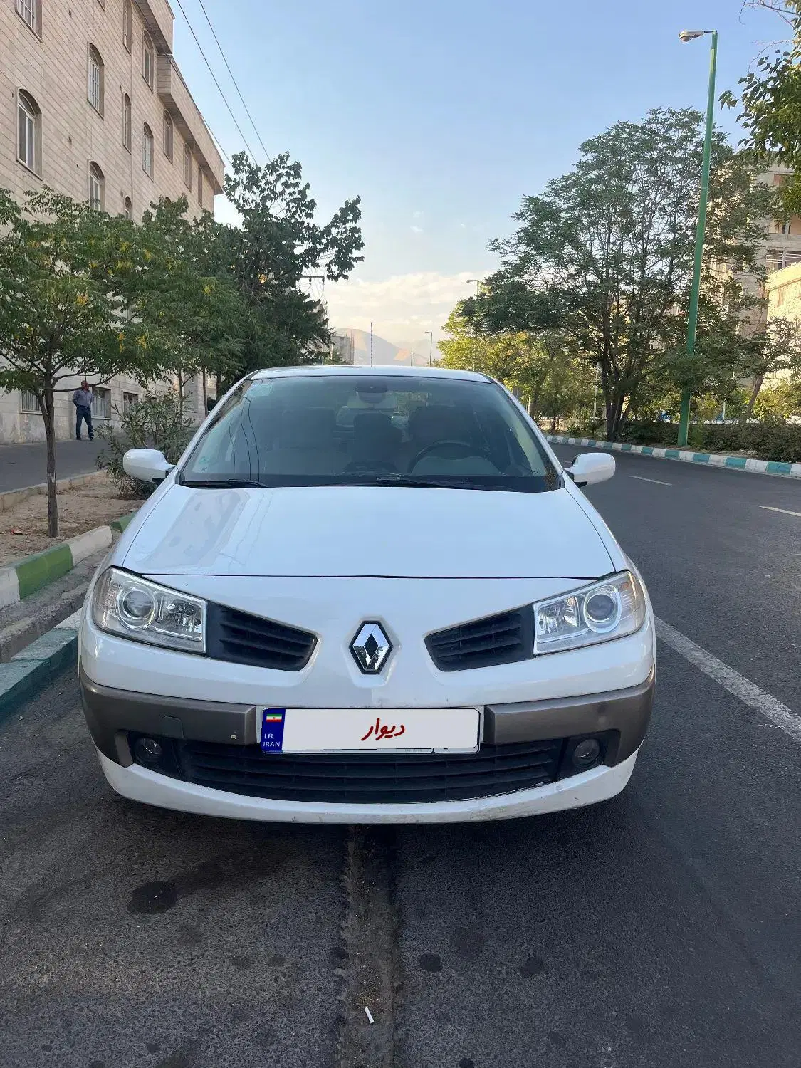 مگان ۲۰۰۰ مدل ۱۳۹۱