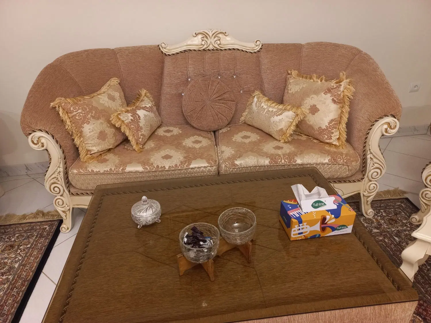 مبلمان نیمه سلطنتی در حد نو ۷ نفره
